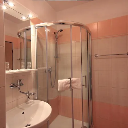 Lc - Ξενοδοχείο Οστράβα